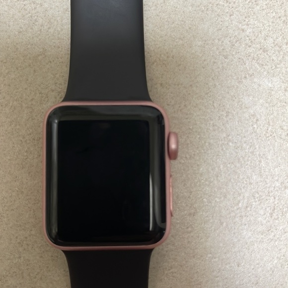 Needs to go ASAP 38mm Apple Watch face Series 2 in rose gold - Picture 3 of 5